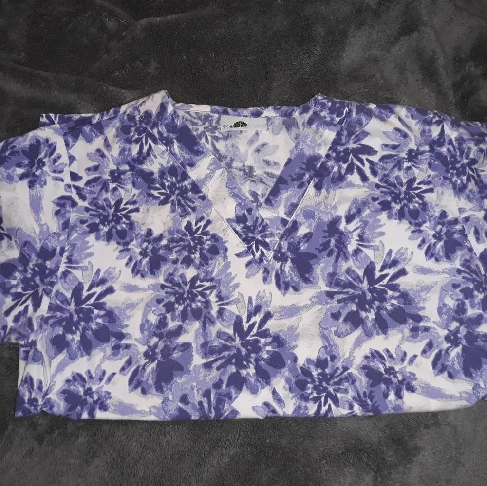 Scrub top - Picture 2 of 2